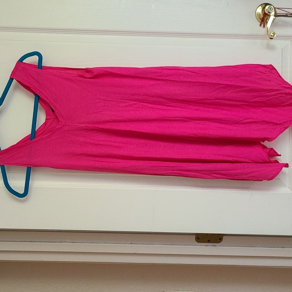 NWT Fuschia swing tank